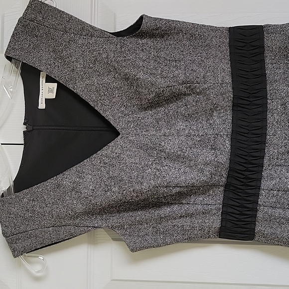 Dress - Picture 3 of 4